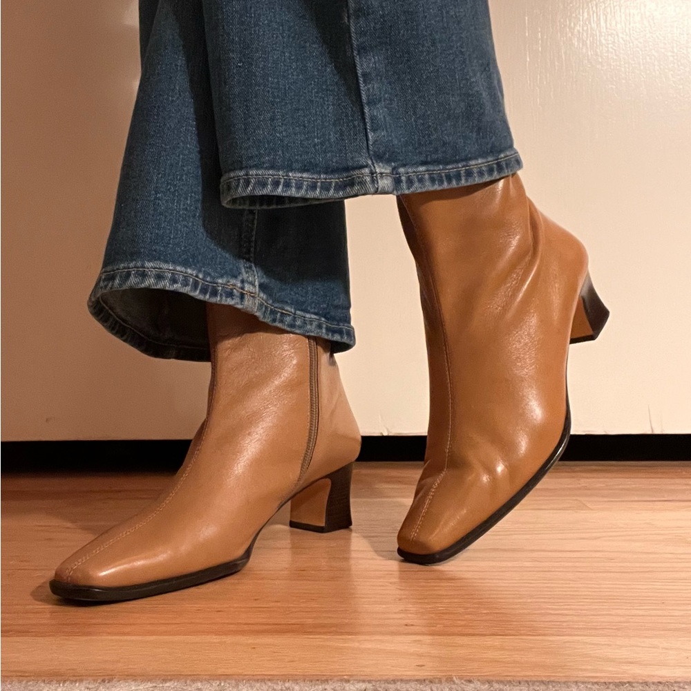 Etienne Aigner Camera Ankle Side Zip Leather Boots Size 8